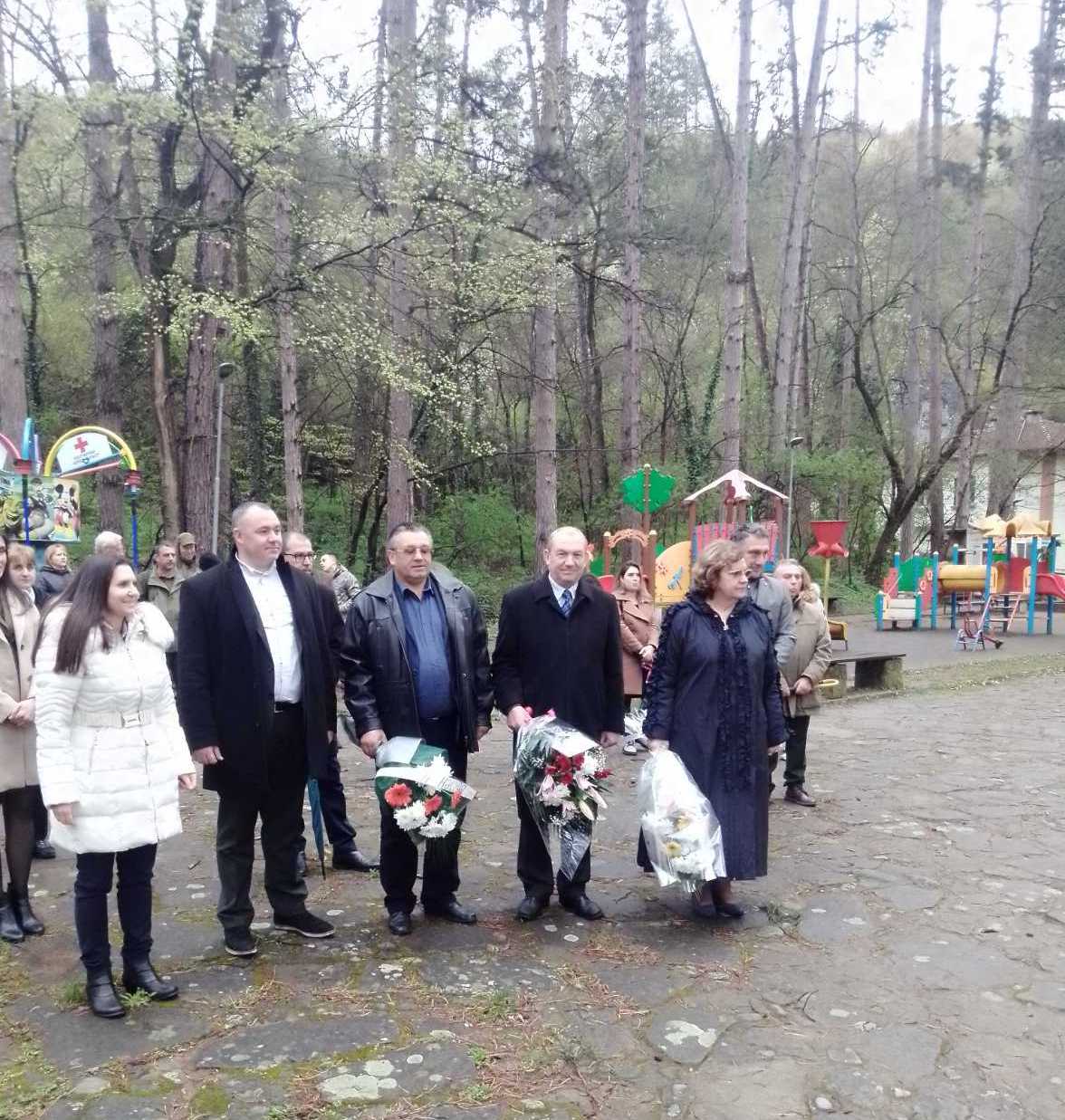 Областният управител на Плевен се поклони пред паметника на първия лесовъд в Ловеч